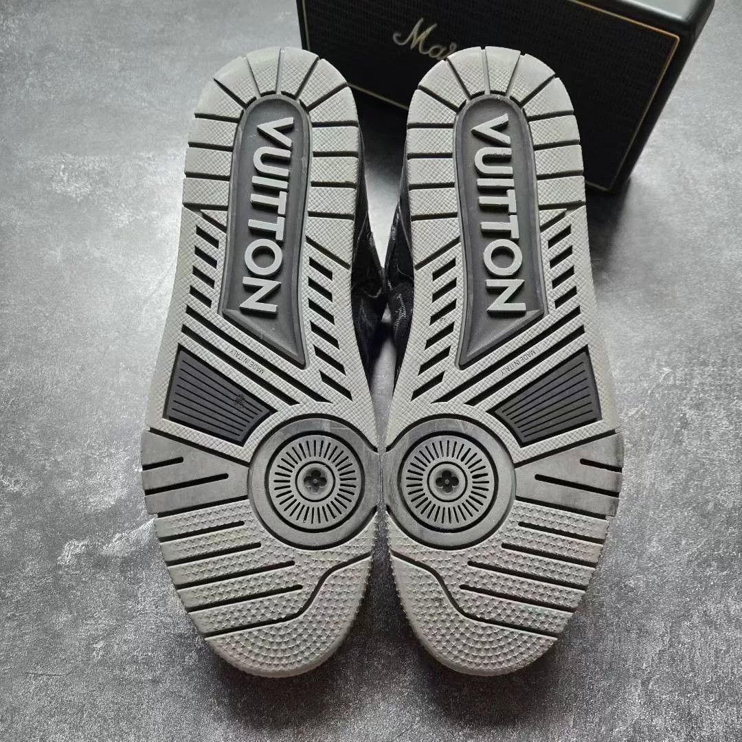 Louis Vuitton Louis Vuitton Training Gray Lowtop Sneakers 9.5 Men Size US 9.5 / EU 42-43 - 7 Thumbnail