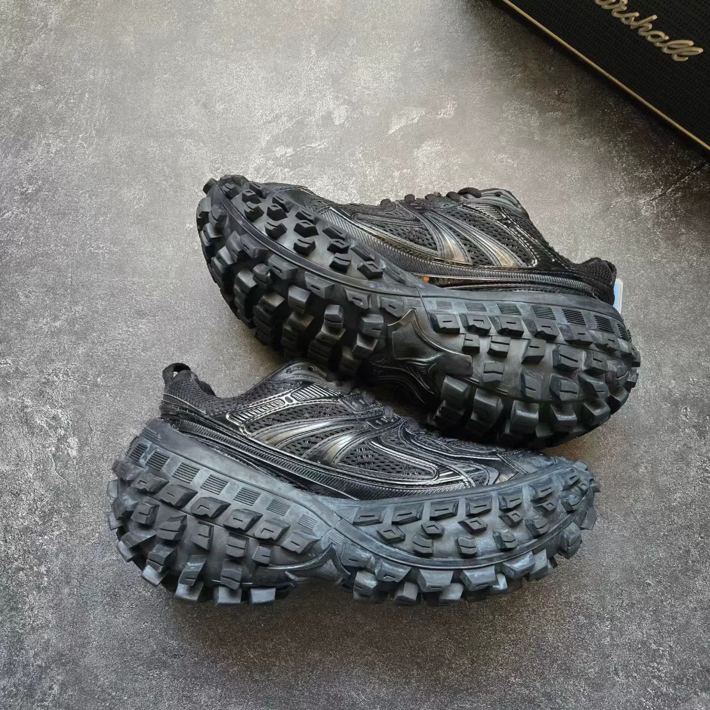 Balenciaga Balenciaga Black Lowtop Sneakers 37 Women Size US 6.5 / IT 36.5 - 2 Thumbnail