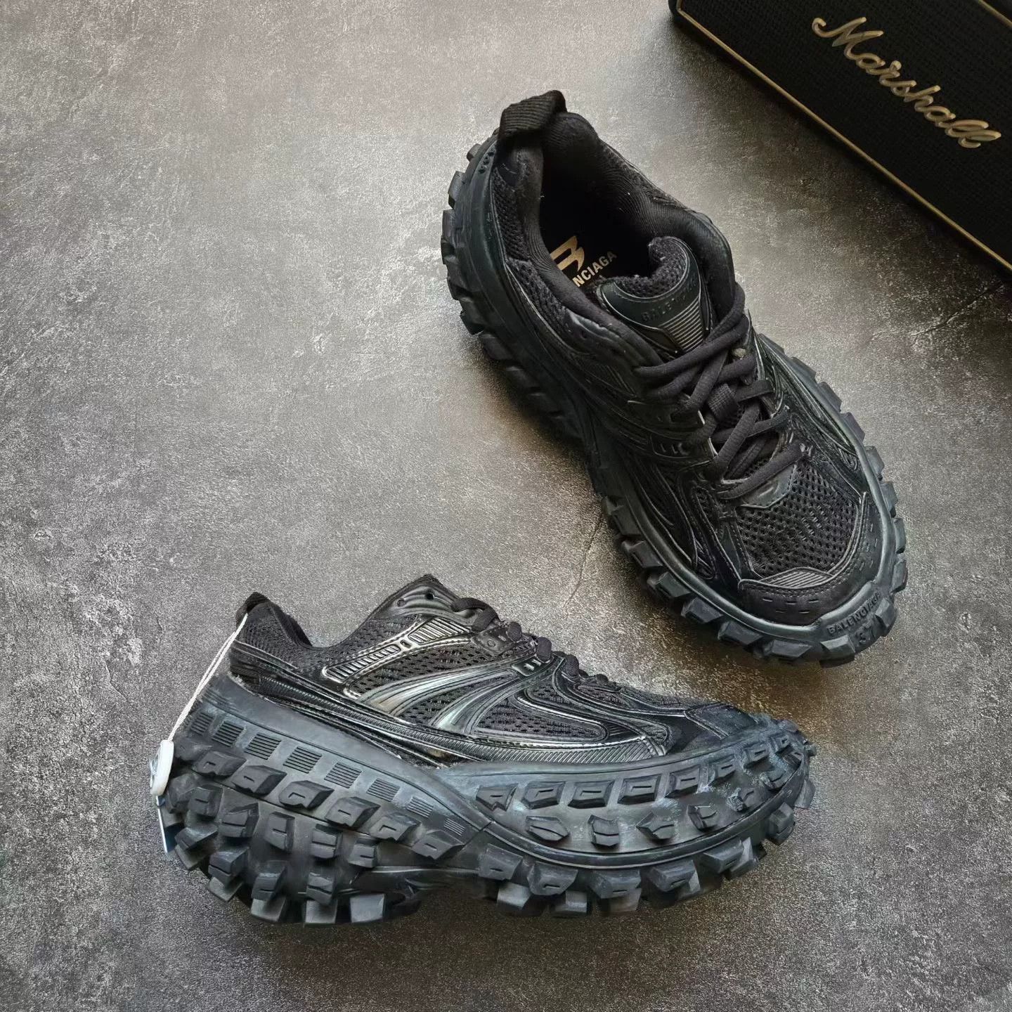 Balenciaga Balenciaga Black Lowtop Sneakers 37 Women Size US 6.5 / IT 36.5 - 5 Thumbnail