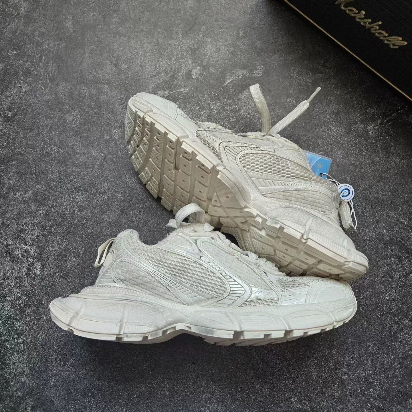 Balenciaga Balenciaga White Lowtop Sneakers XXXL Women Size US 8 / IT 38 - 2 Thumbnail