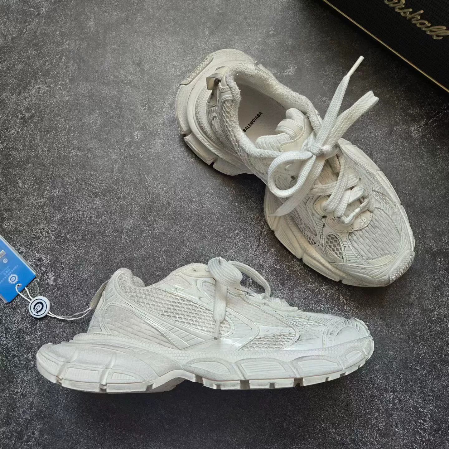 Balenciaga Balenciaga White Lowtop Sneakers XXXL Women Size US 8 / IT 38 - 5 Thumbnail