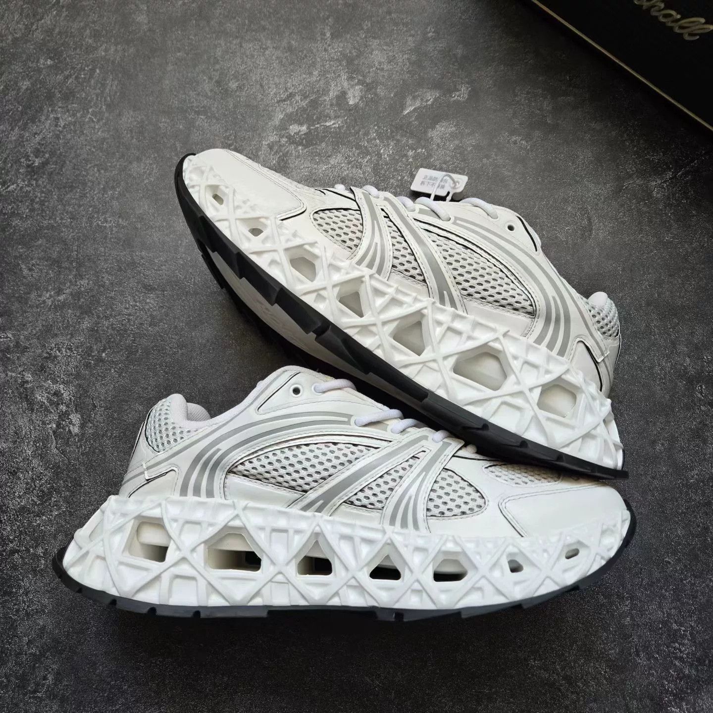 Dior Dior White Lowtop Sneakers 35 Men Size US 5 / EU 37 - 2 Thumbnail