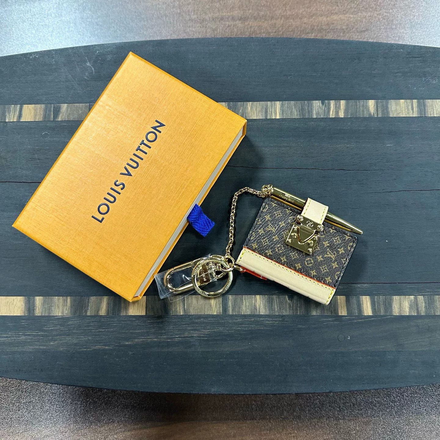Louis Vuitton Louis Vuitton Accessory M Men Size ONE SIZE - 2 Thumbnail