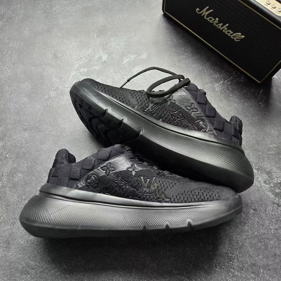 Louis Vuitton Louis Vuitton Black Lowtop Sneakers 41 Men Size US 8.5 / EU 41-42 - 2 Thumbnail