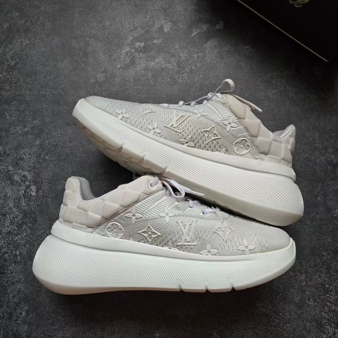 Louis Vuitton Louis Vuitton White Lowtop Sneakers 39 Men Size US 6.5 / EU 39-40 - 2 Thumbnail