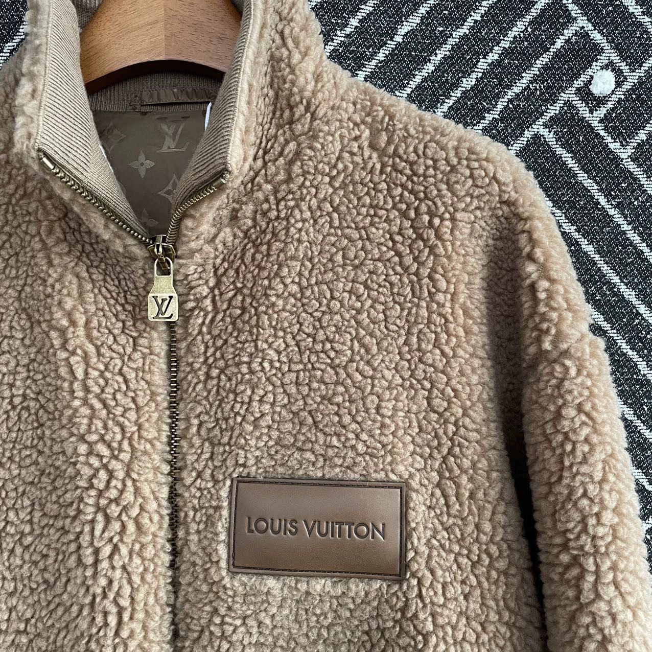 Louis Vuitton Brown Fuzzy Zip-Up Jacket Size M Size US M / EU 48-50 / 2 - 3 Thumbnail