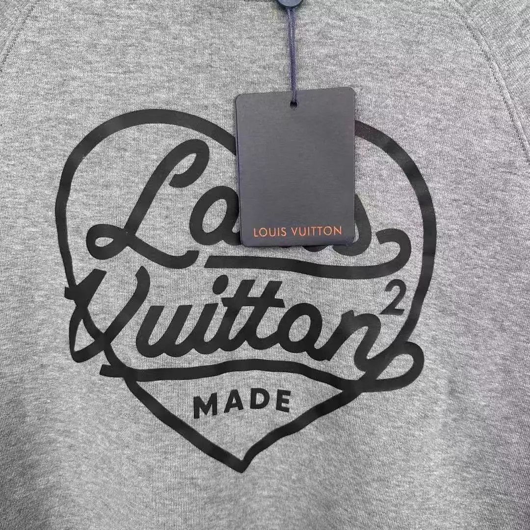 Louis Vuitton Gray Crewneck Sweatshirt with Heart Design - Size S Size US S / EU 44-46 / 1 - 3 Thumbnail