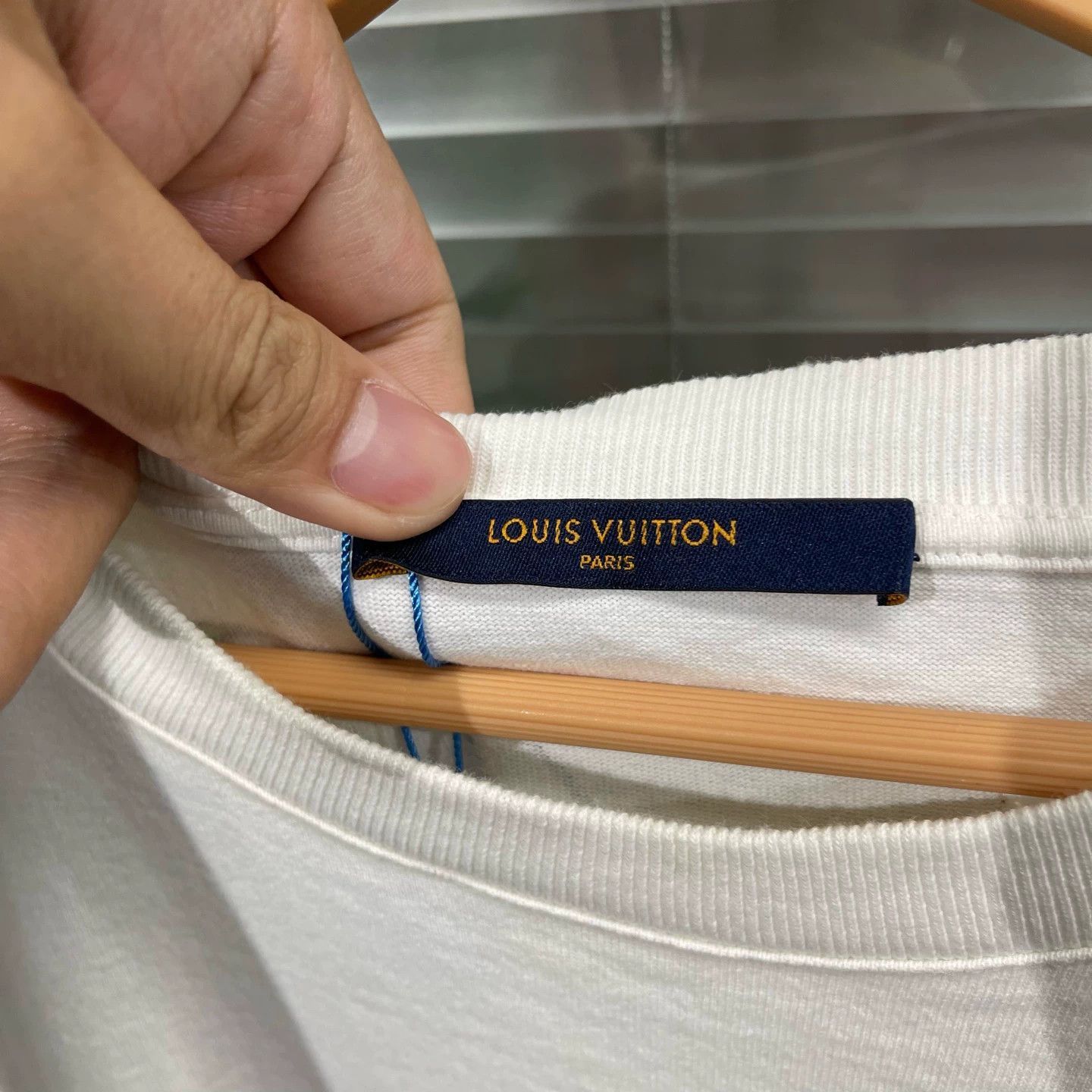 Louis Vuitton White XL Short Sleeve Graphic Tee Size US XL / EU 56 / 4 - 3 Thumbnail