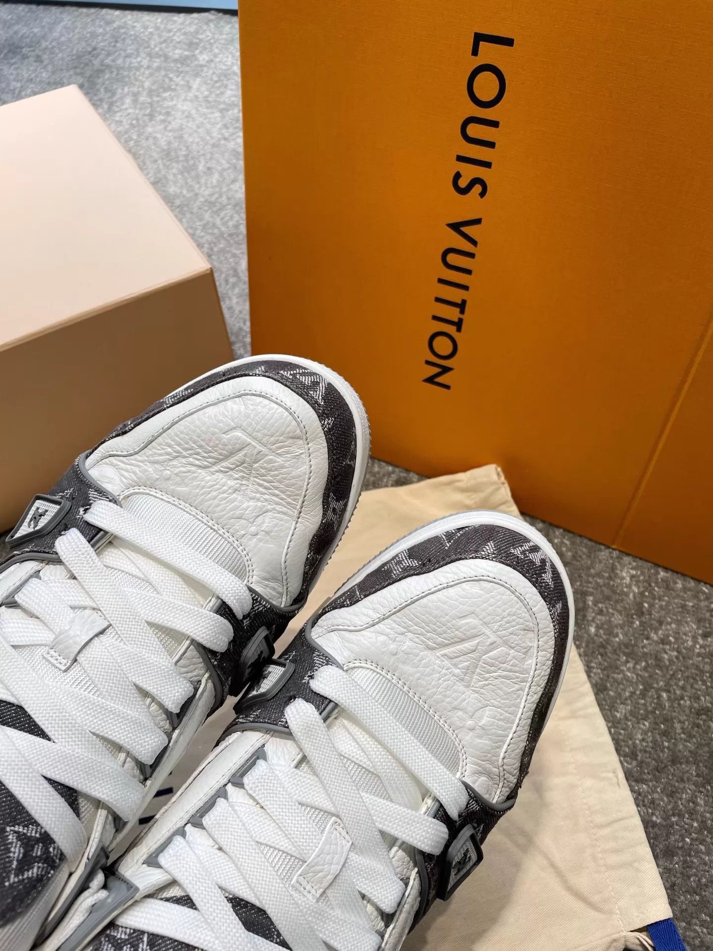 Louis Vuitton Gray High-Top Sneakers Size 10 Size US 10 / EU 43 - 5 Thumbnail