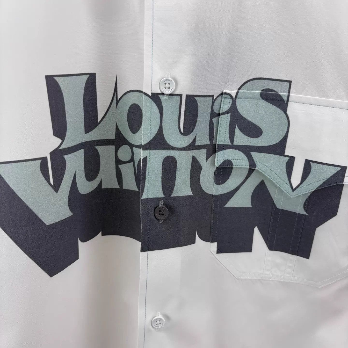 Louis Vuitton White Short Sleeve Button-Up Shirt with Graphic Size US S / EU 44-46 / 1 - 4 Thumbnail