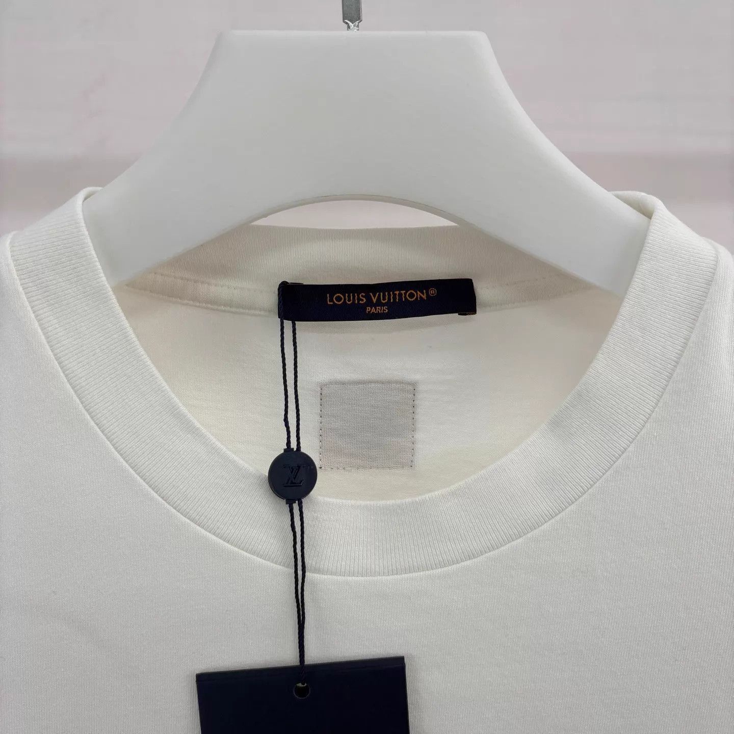 Louis Vuitton White Short Sleeve Graphic T-Shirt Size US XL / EU 56 / 4 - 3 Thumbnail