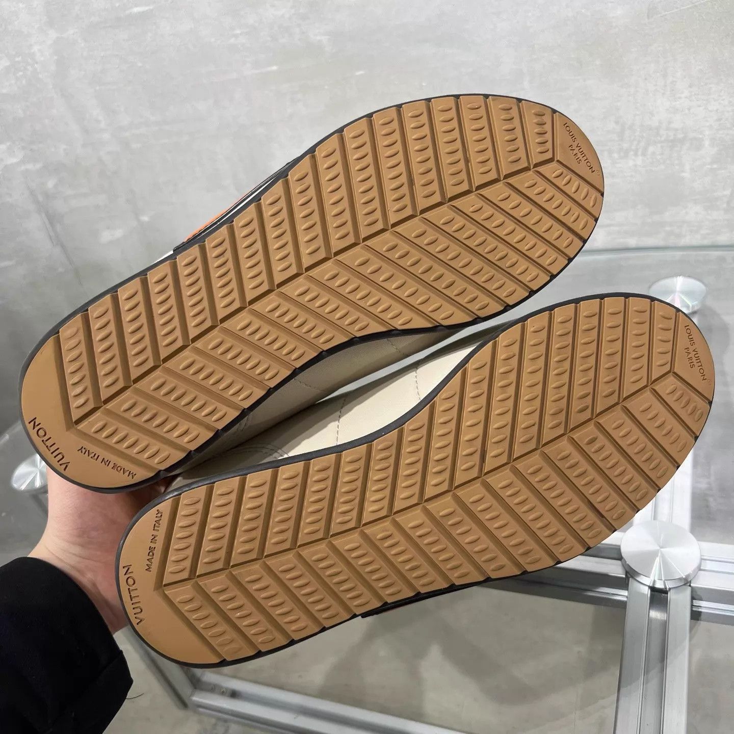 Louis Vuitton Beige Low-Top Sneakers Size 8 Size US 8 / EU 41 - 7 Thumbnail