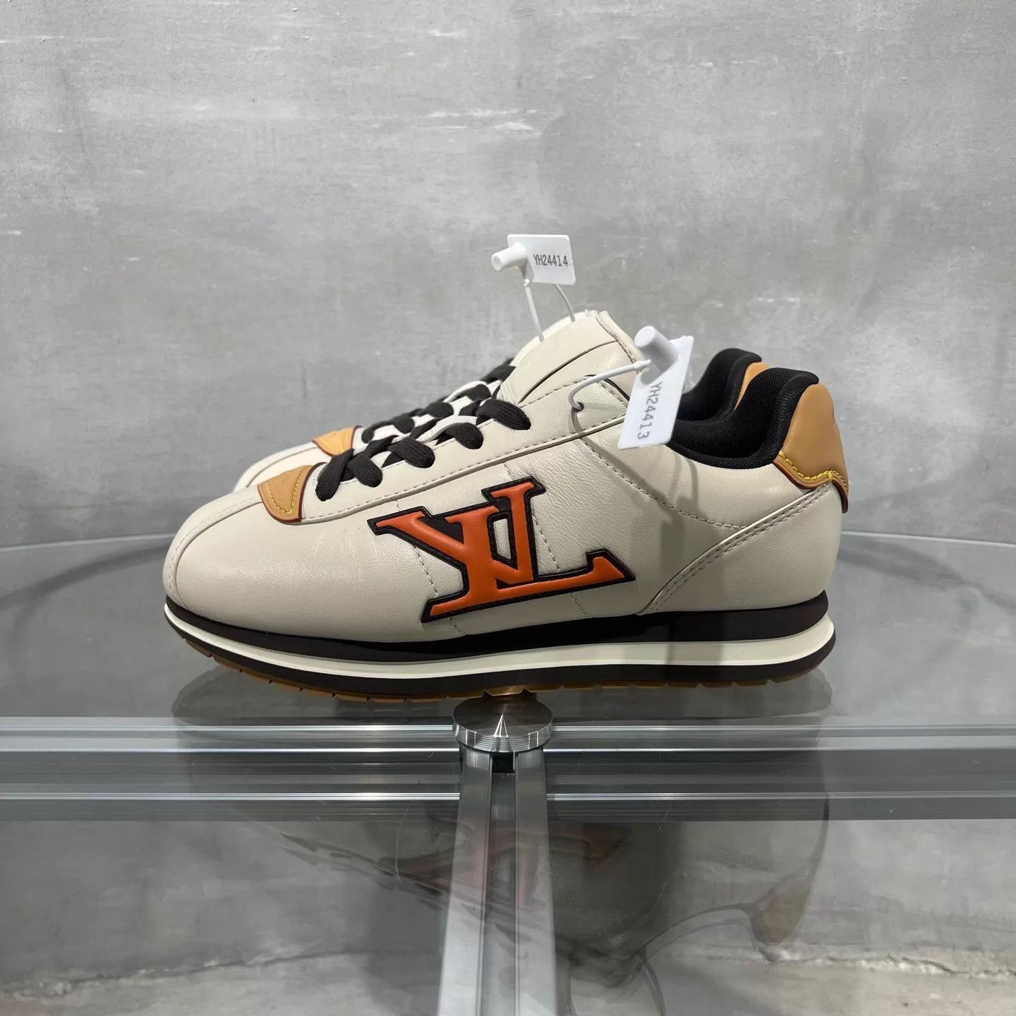 Louis Vuitton Beige Low-Top Sneakers Size 8 Size US 8 / EU 41 - 3 Thumbnail