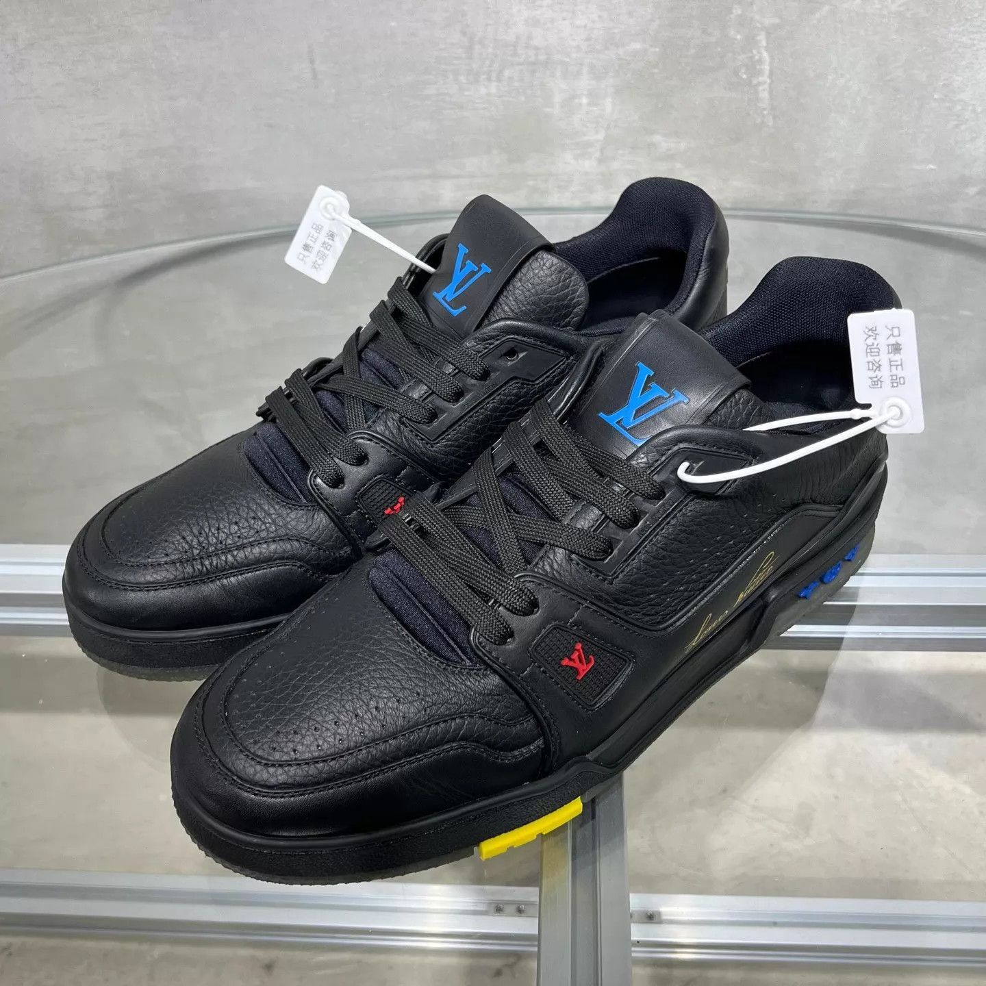 Louis Vuitton Black Low-Top Leather Sneakers Size US 9.5 / EU 42-43 - 2 Thumbnail