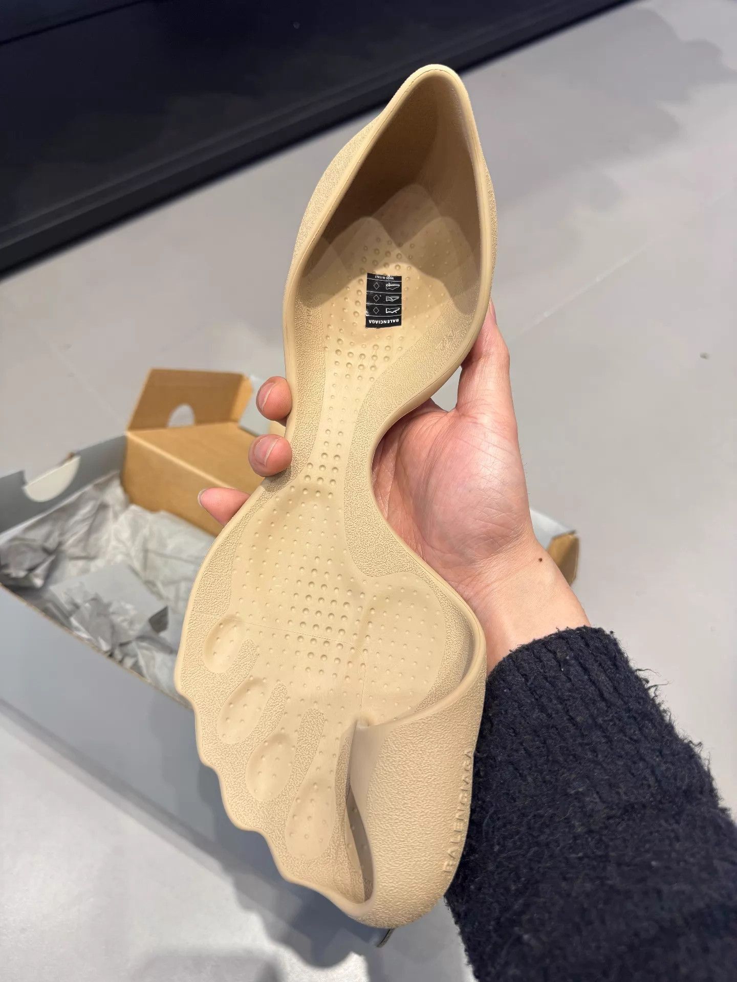 Balenciaga Beige Slip-On Shoes Size 9 Size US 9 / EU 42 - 2 Thumbnail