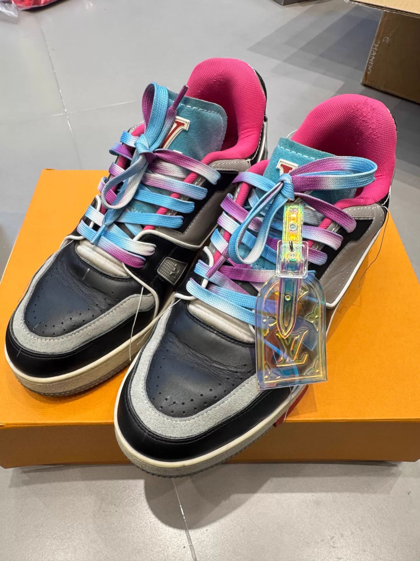 Louis Vuitton Multi Color Low-Top Sneakers Size 9 Size US 9 / EU 42 - 3 Thumbnail