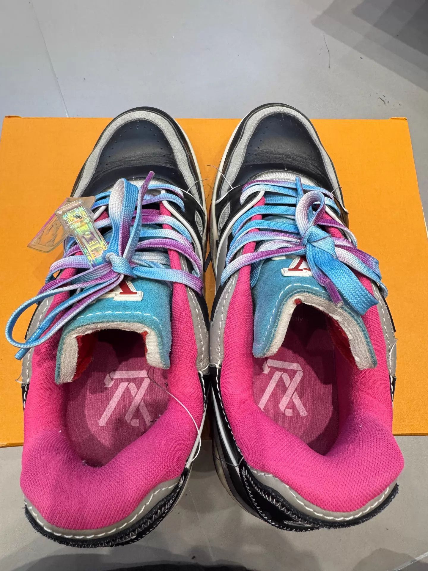 Louis Vuitton Multi Color Low-Top Sneakers Size 9 Size US 9 / EU 42 - 5 Thumbnail