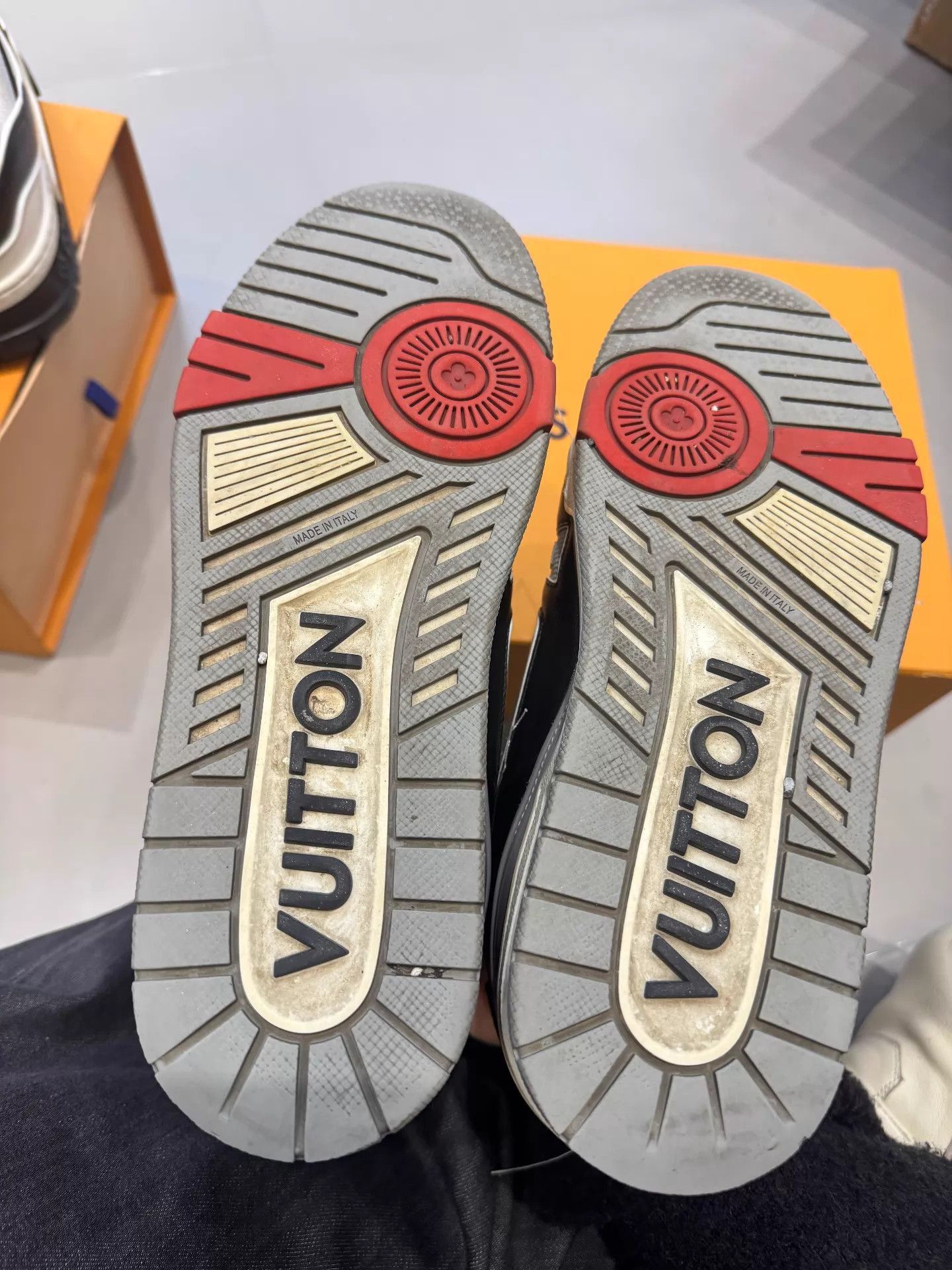 Louis Vuitton Multi Color Low-Top Sneakers Size 9 Size US 9 / EU 42 - 7 Thumbnail