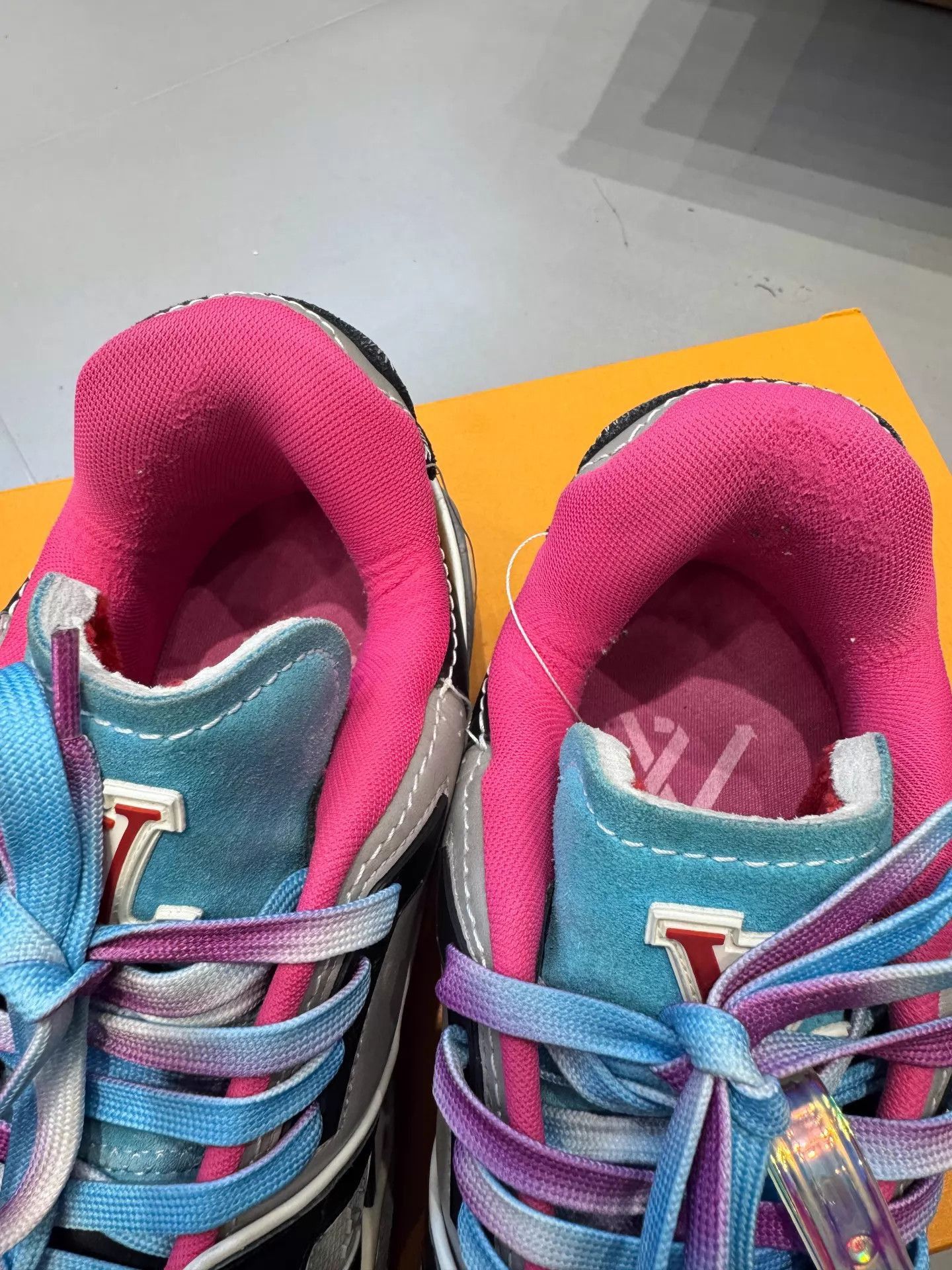 Louis Vuitton Multi Color Low-Top Sneakers Size 9 Size US 9 / EU 42 - 6 Thumbnail