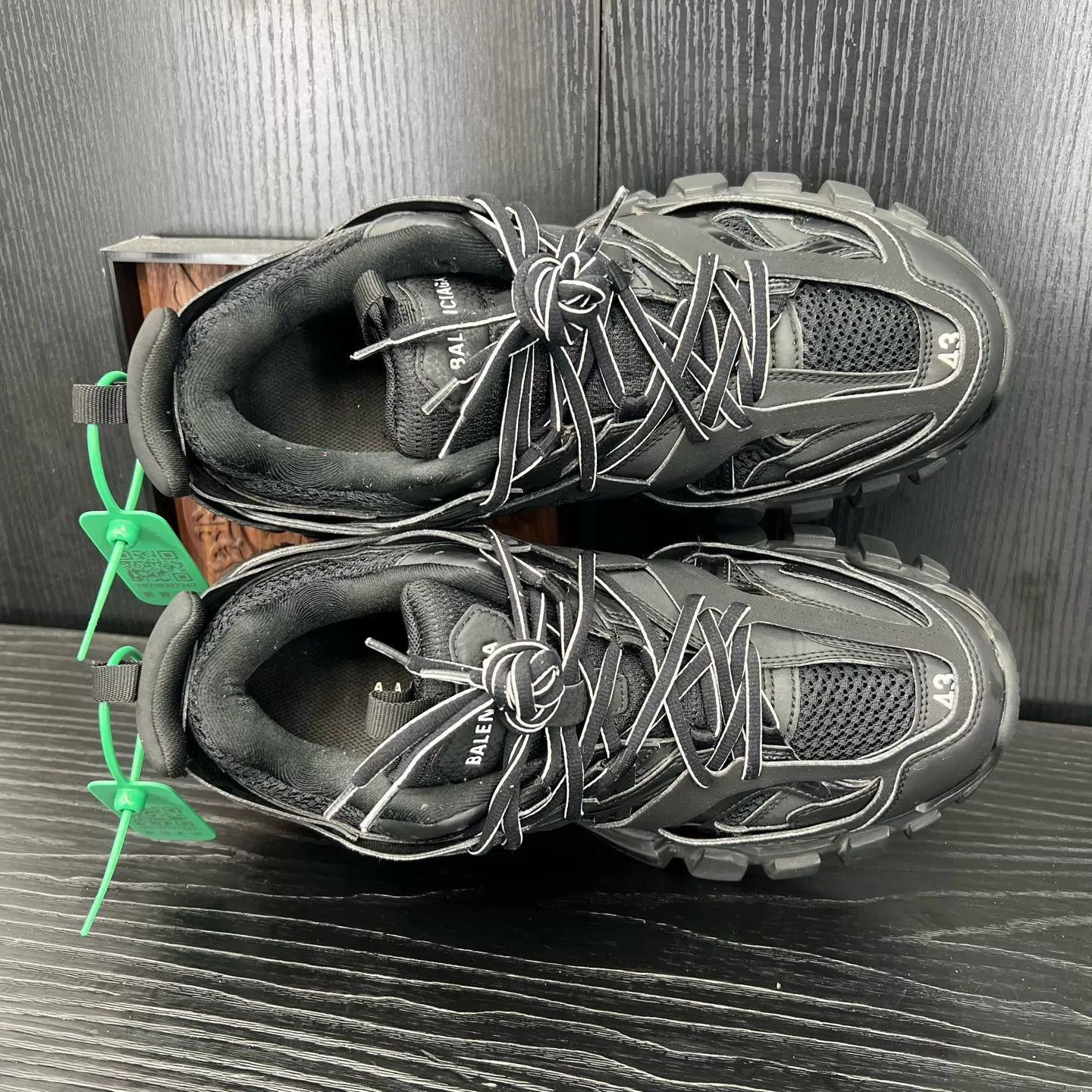 Balenciaga Black Chunky Lowtop Sneakers Size 10 Size US 10 / EU 43 - 7 Thumbnail