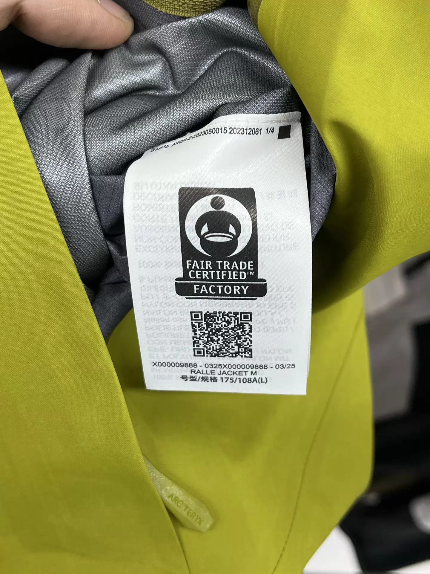 Arc'teryx Green Hooded Light Jacket - Size L Size US L / EU 52-54 / 3 - 6 Thumbnail
