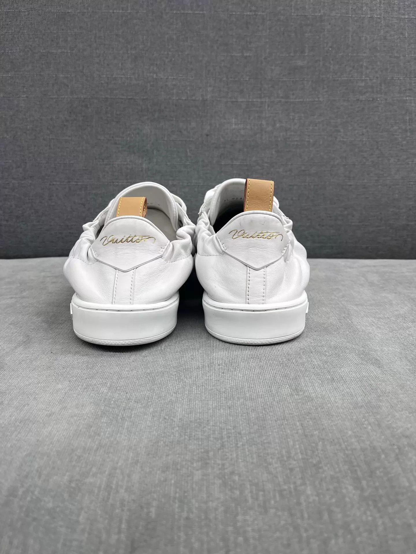 Louis Vuitton White Low-Top Leather Sneakers Size 10 Size US 10 / EU 43 - 3 Thumbnail