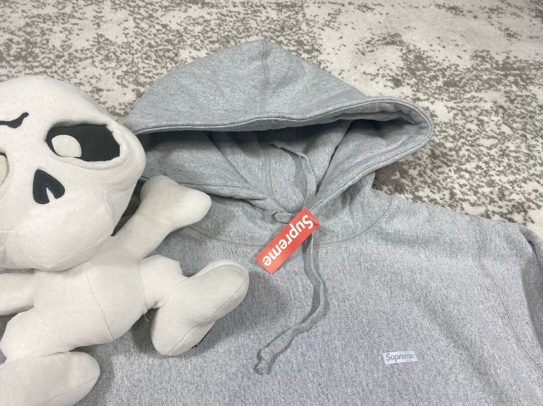 Supreme Gray Hoodie with Drawstring and Front Pocket - Size M Size US M / EU 48-50 / 2 - 2 Thumbnail