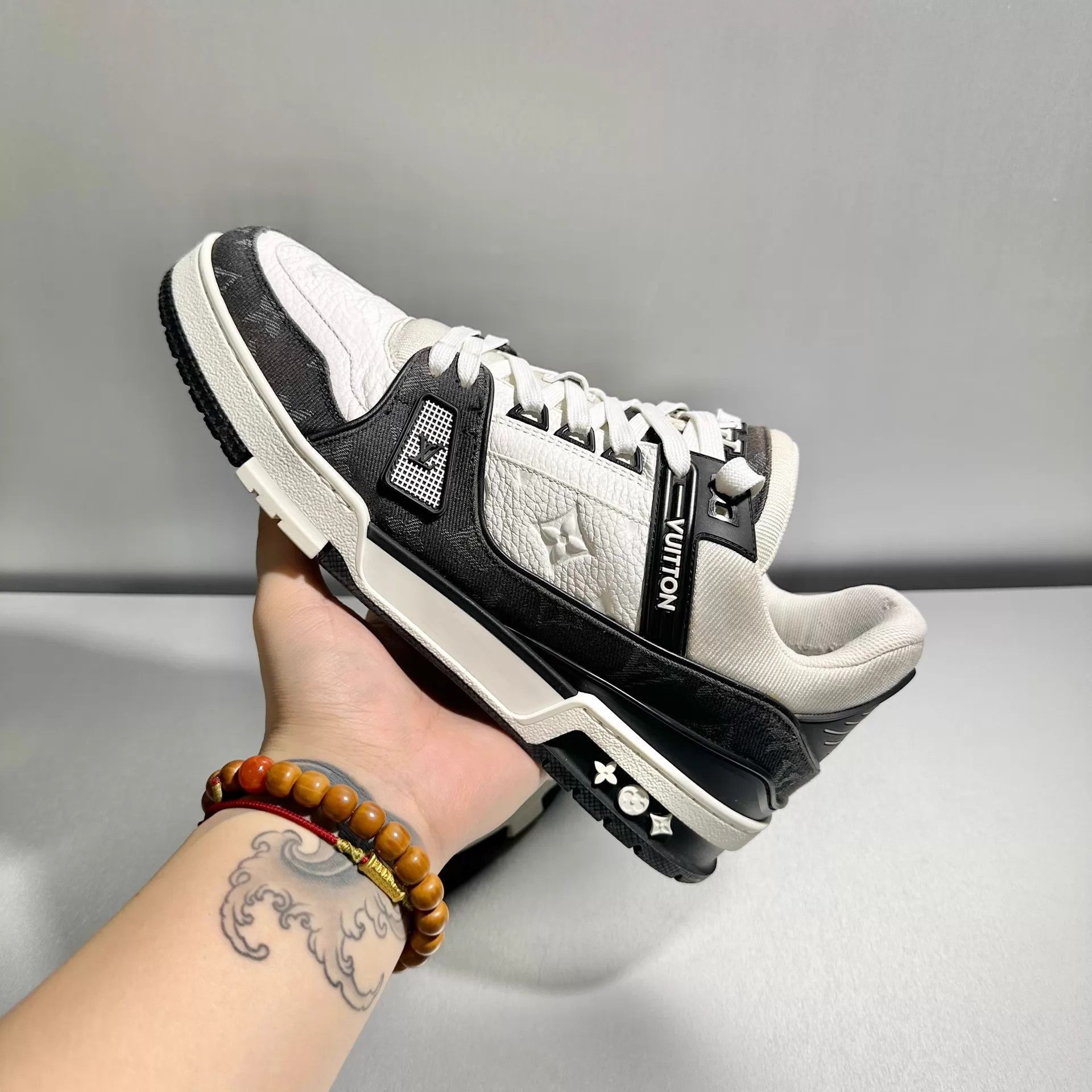 Louis Vuitton Multi-Color Low-Top Sneakers Size US 9 / EU 42 - 8 Thumbnail