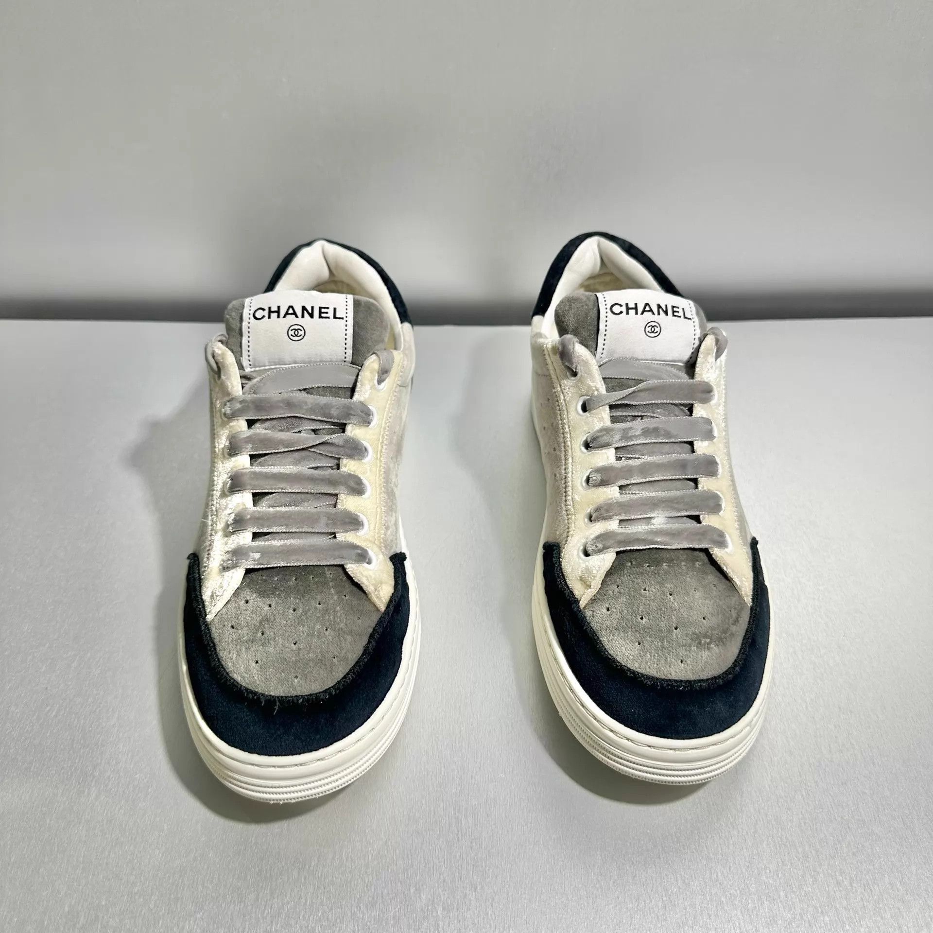 Chanel Multi-Color Low-Top Sneakers Size US 6 / EU 39 - 2 Thumbnail