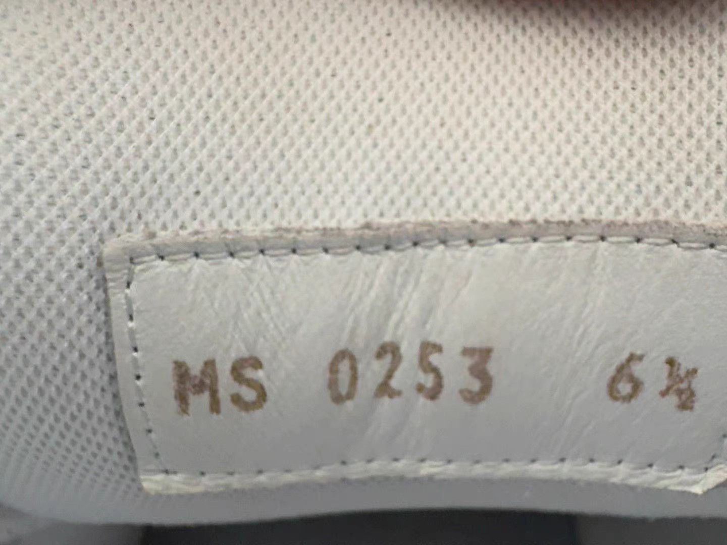 Louis Vuitton White Low-Top Sneakers with Colorful Accents Size 7.5 Size US 7.5 / EU 40-41 - 5 Thumbnail