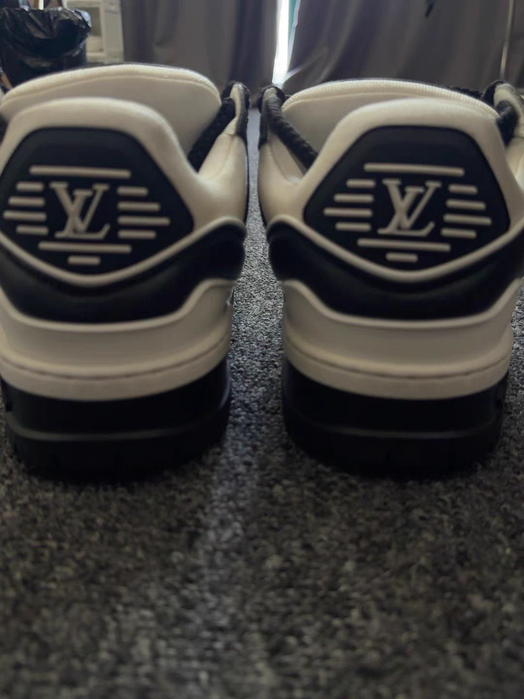 Louis Vuitton White Low-Top Sneakers with Colorful Accents Size 7.5 Size US 7.5 / EU 40-41 - 4 Thumbnail
