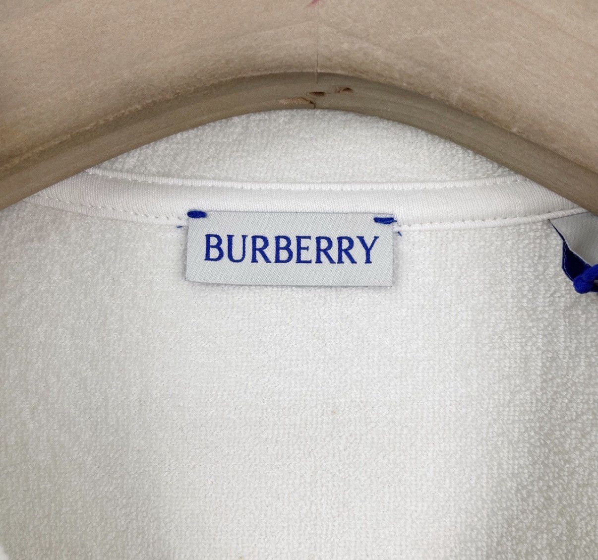 Burberry White Short Sleeve Button-Up Shirt with Emblem Size US M / EU 48-50 / 2 - 5 Thumbnail