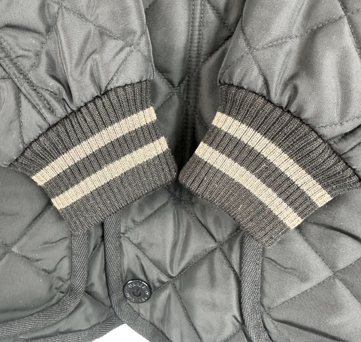 Burberry Black Quilted Jacket with Red Emblem - XXS Size US XXS / EU 40 - 5 Thumbnail