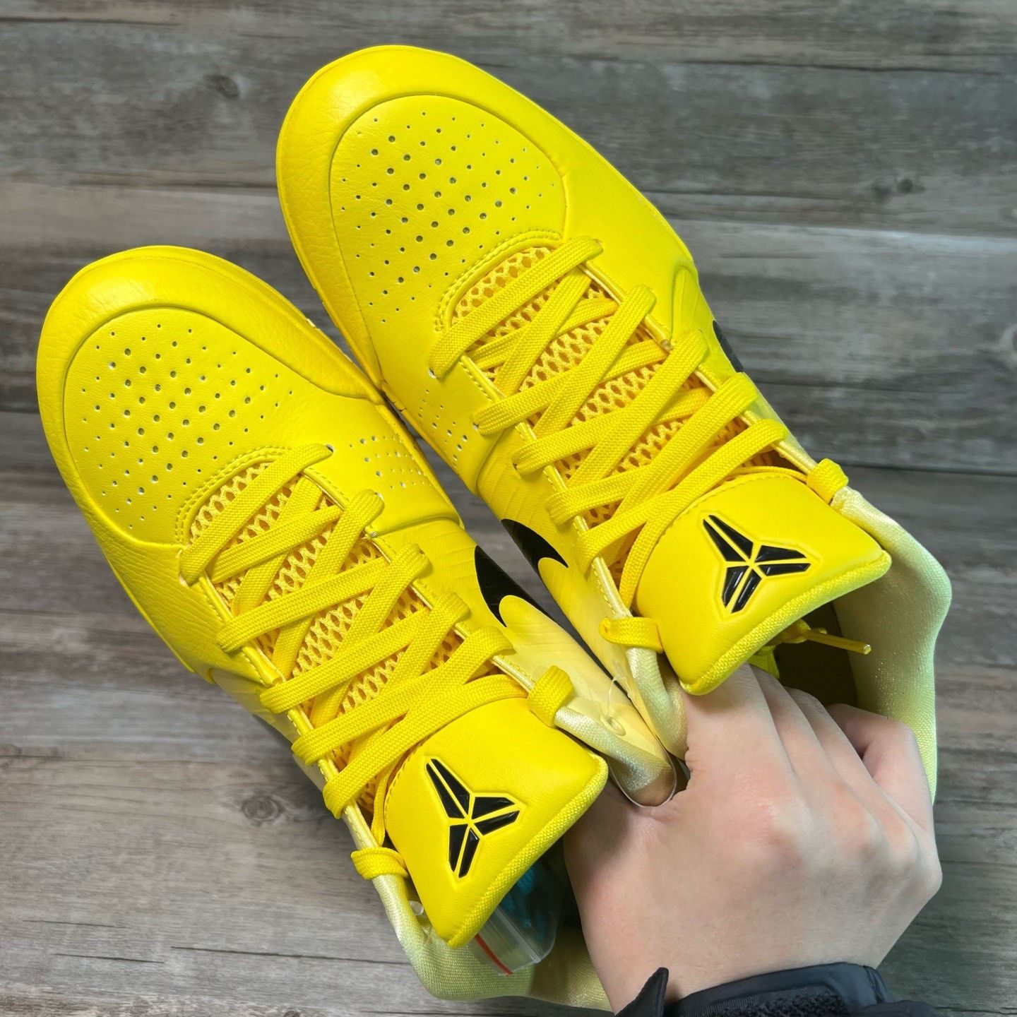 Nike Nike KOBE 4 Yellow Lowtop Sneakers 43 Men Size US 10 / EU 43 - 5 Thumbnail