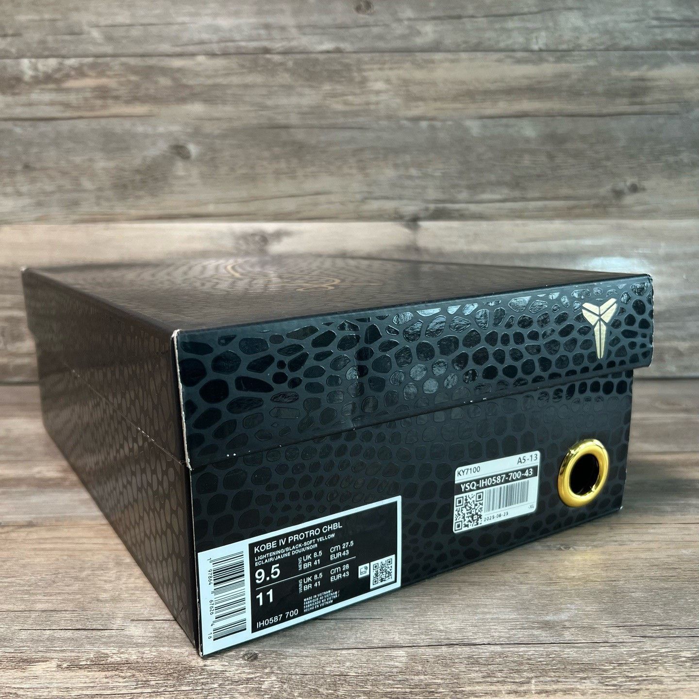 Nike Nike KOBE 4 Yellow Lowtop Sneakers 43 Men Size US 10 / EU 43 - 8 Thumbnail