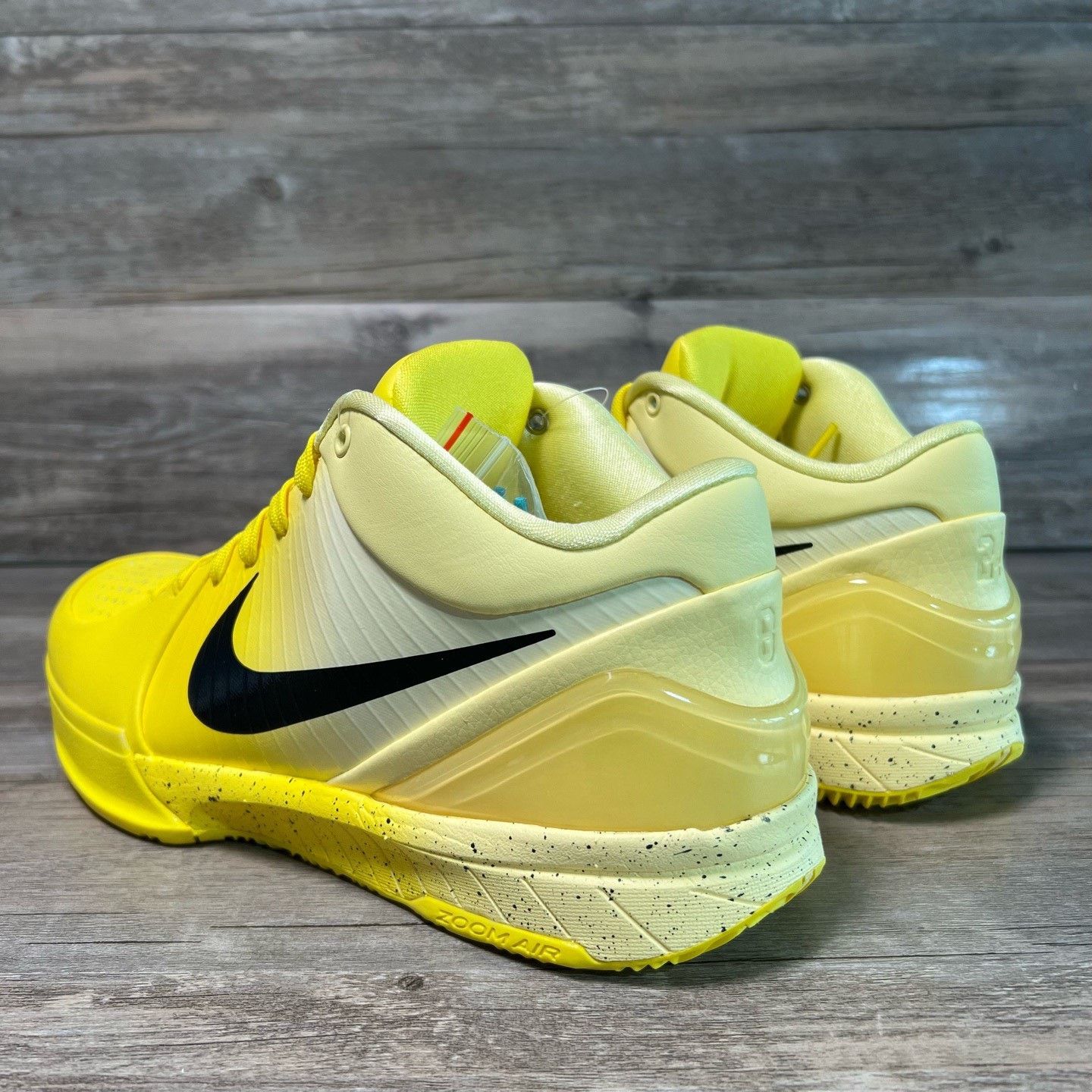 Nike Nike KOBE 4 Yellow Lowtop Sneakers 43 Men Size US 10 / EU 43 - 4 Thumbnail
