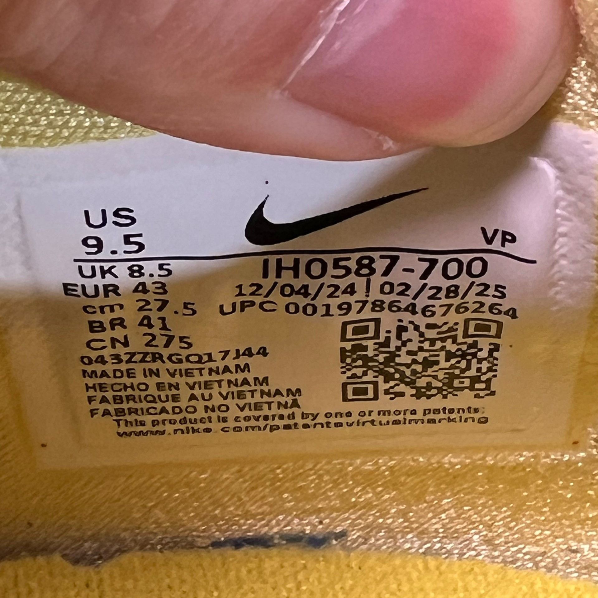 Nike Nike KOBE 4 Yellow Lowtop Sneakers 43 Men Size US 10 / EU 43 - 7 Thumbnail
