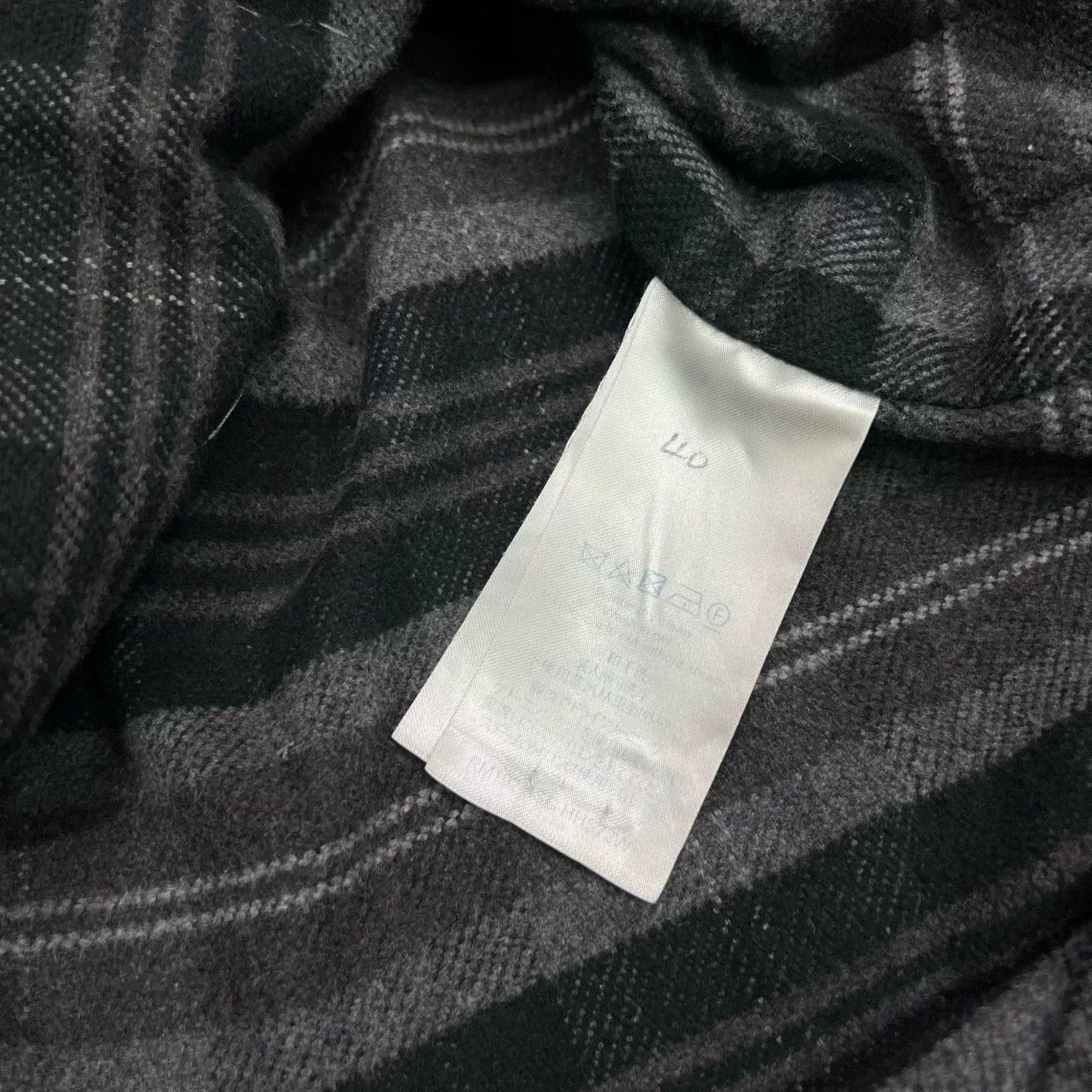 Louis Vuitton Louis Vuitton Plaid Gray Shirt M Men Size US M / EU 48-50 / 2 - 7 Thumbnail