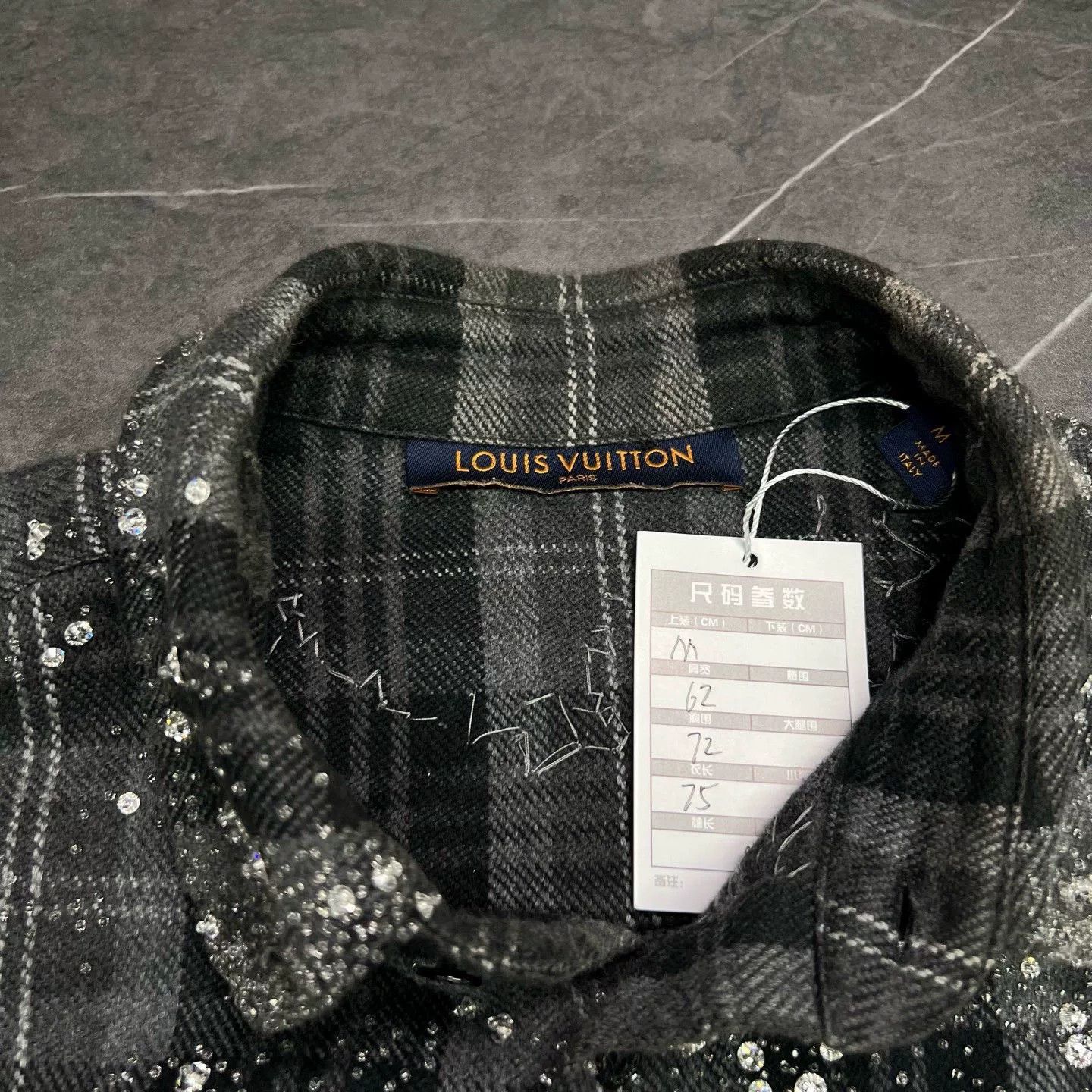 Louis Vuitton Louis Vuitton Plaid Gray Shirt M Men Size US M / EU 48-50 / 2 - 4 Thumbnail