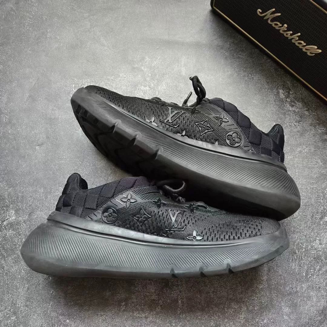Louis Vuitton Louis Vuitton Black Lowtop Sneakers 41 Men Size US 8.5 / EU 41-42 - 2 Thumbnail