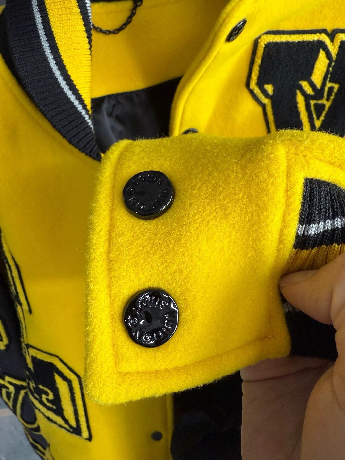 Louis Vuitton Louis Vuitton Embroidered Yellow Light Jacket 50 Men Size US XL / EU 56 / 4 - 3 Thumbnail