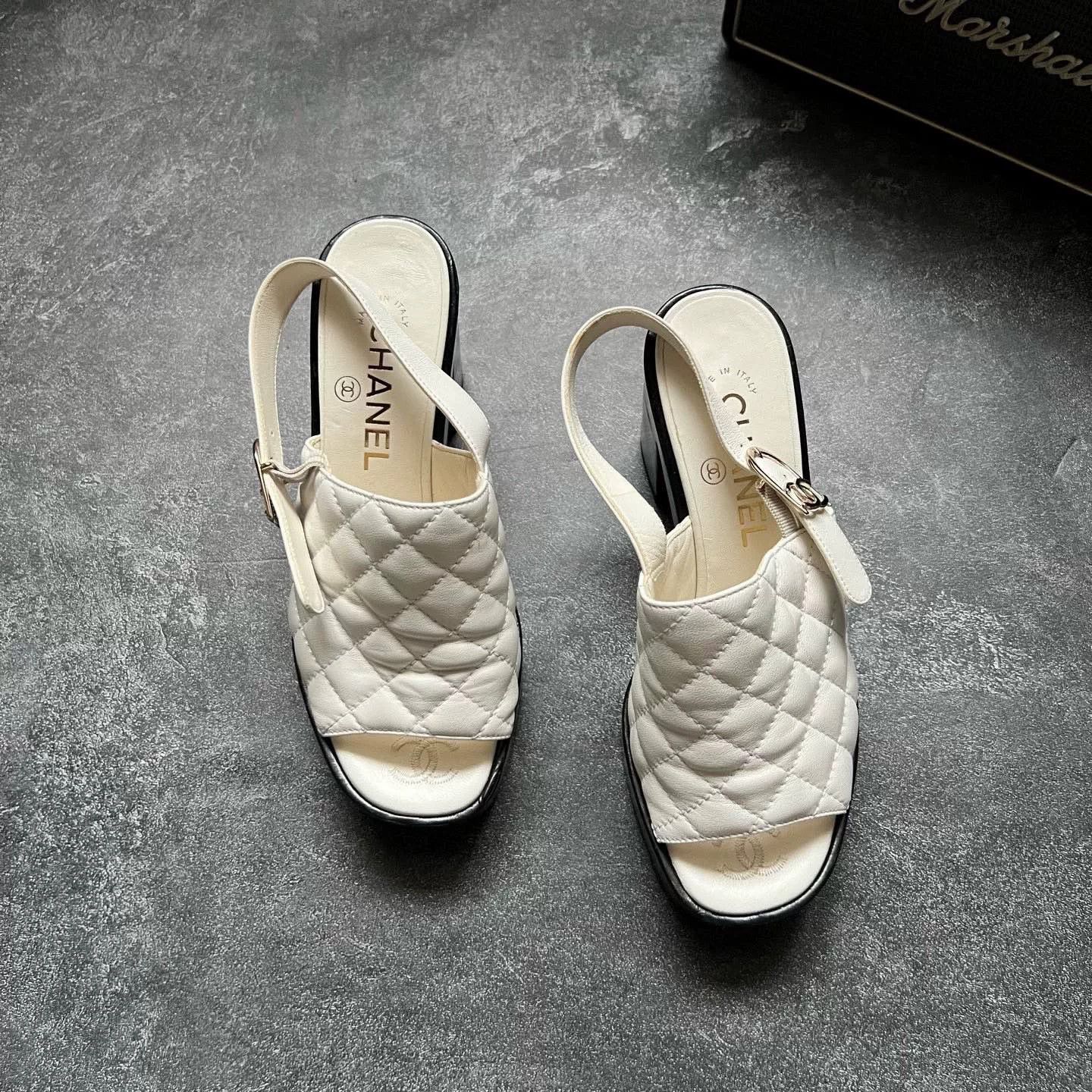 Chanel Chanel Plaid White Lowtop Sneakers 24 Women Size US 8 / IT 38 - 3 Thumbnail