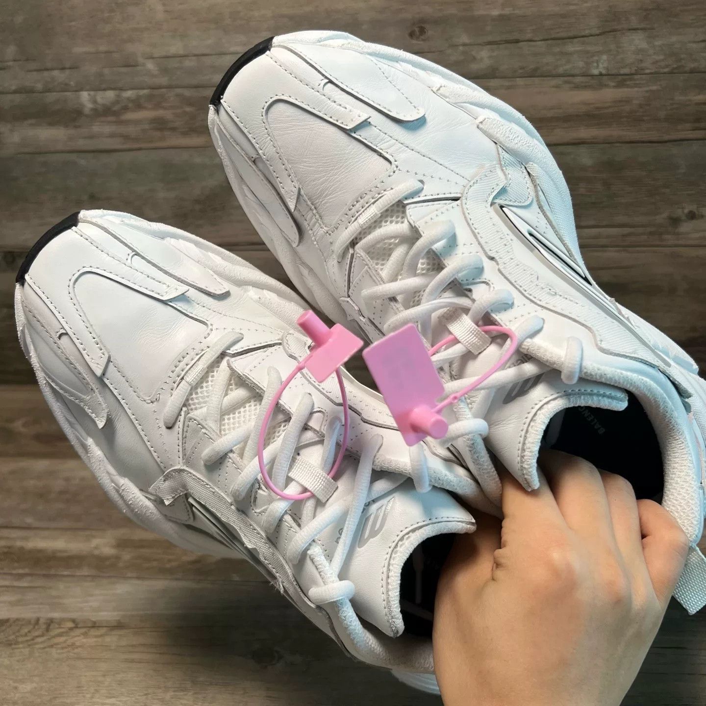 Balenciaga Balenciaga Distressed White Lowtop Sneakers 41 Men Size US 8.5 / EU 41-42 - 5 Thumbnail