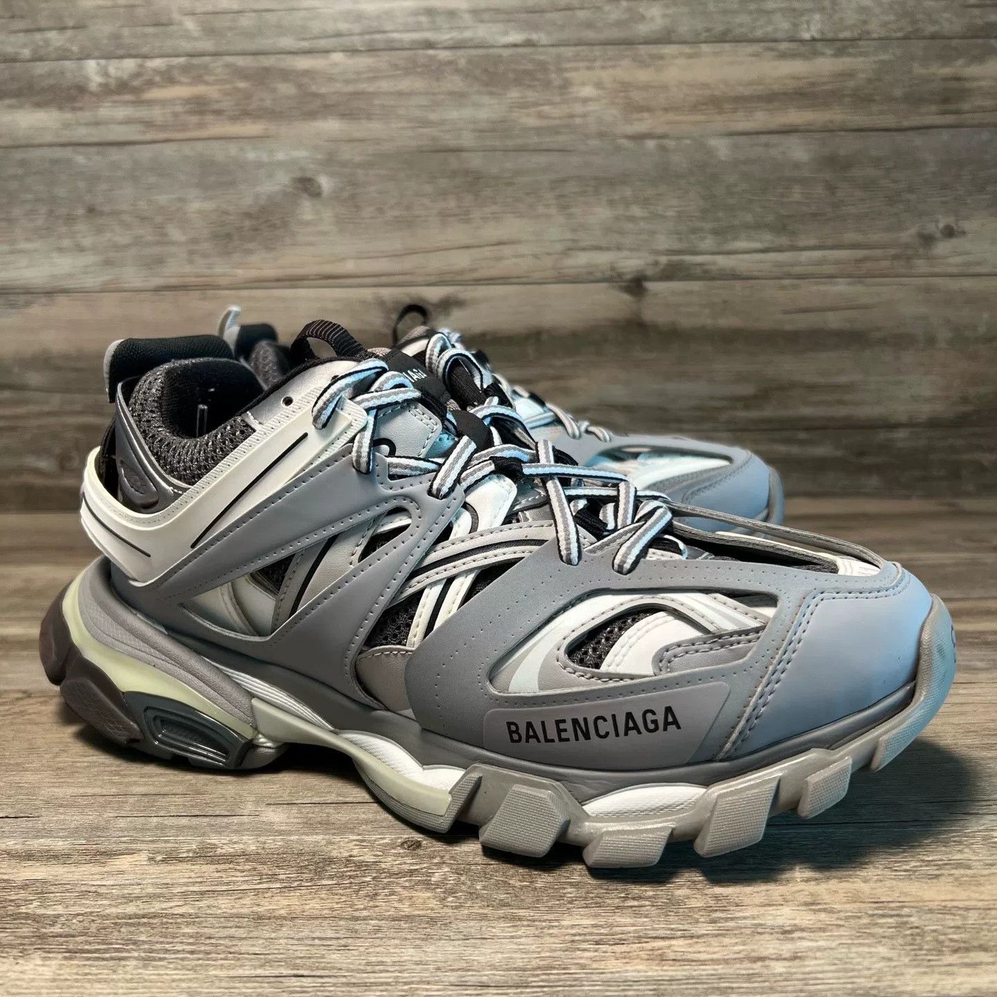 Balenciaga Balenciaga Gray Lowtop Sneakers 41 Women Size US 10 / IT 40 - 2 Thumbnail