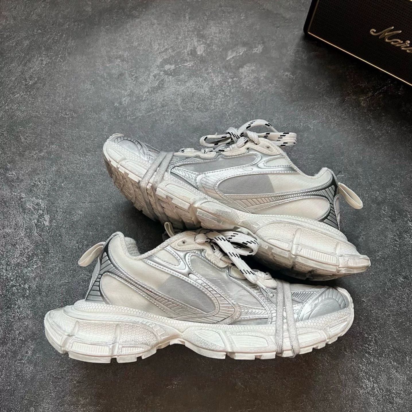 Balenciaga Balenciaga White Lowtop Sneakers XXXL Men Size US 10 / EU 43 - 2 Thumbnail
