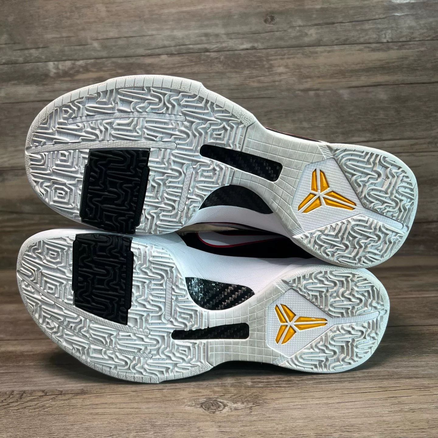 Nike Nike KOBE 5 Yellow Lowtop Sneakers 42 Men Size US 9 / EU 42 - 6 Thumbnail
