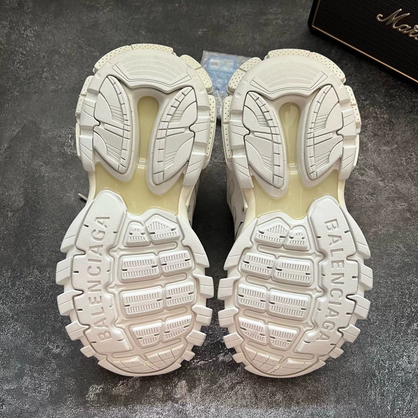 Balenciaga Balenciaga White Lowtop Sneakers 38 Women Size US 7.5 / IT 37.5 - 7 Thumbnail