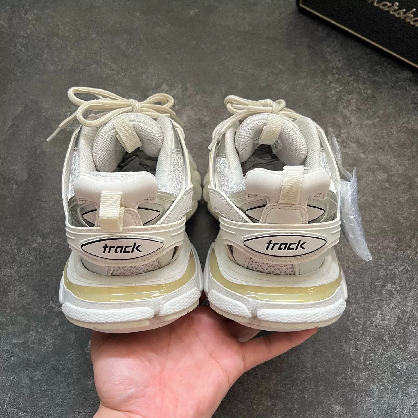 Balenciaga Balenciaga White Lowtop Sneakers 38 Women Size US 7.5 / IT 37.5 - 6 Thumbnail