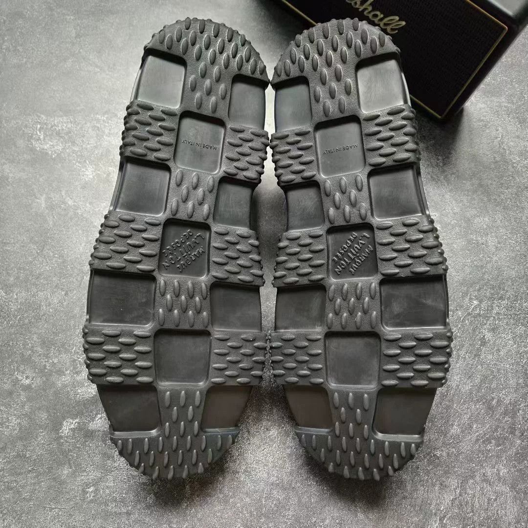 Louis Vuitton Louis Vuitton Gray Lowtop Sneakers 10 Men Size US 10 / EU 43 - 7 Thumbnail