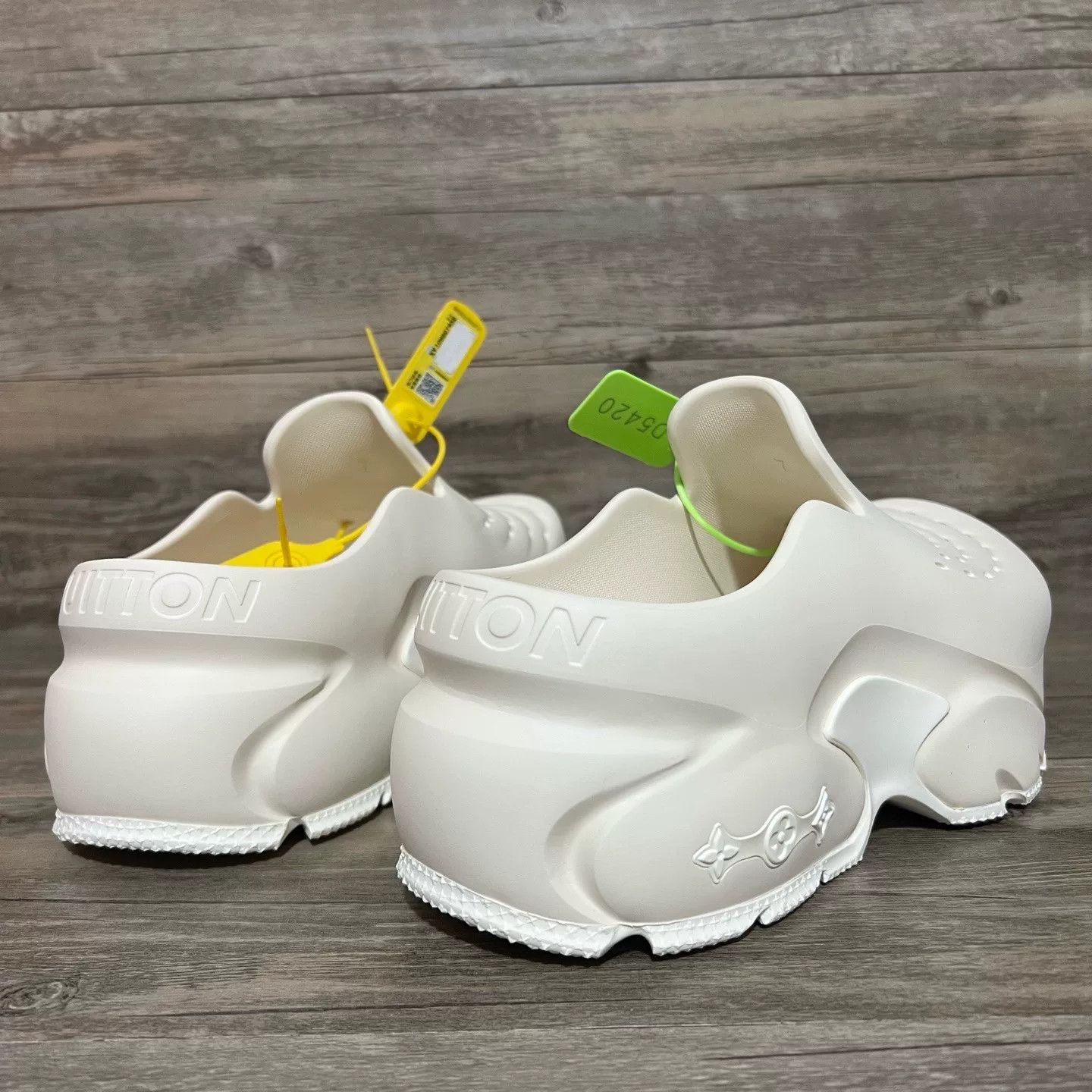Louis Vuitton Louis Vuitton Shark White Sandals 41 Men Size US 8.5 / EU 41-42 - 3 Thumbnail